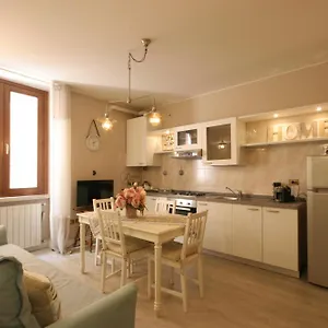 Appartamento Violetta Maison, Elegante E Romantica A Salo’ Salò